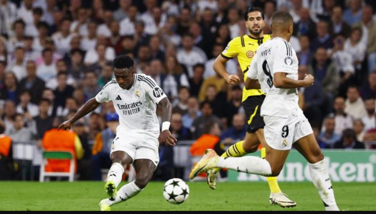 Vinicius saat melepaskan tembakan dan mencetak gol keempat. (Foto: REUTERS/Susana Vera)