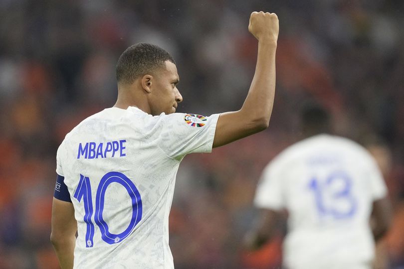 Kylian Mbappe (c) AP Photo/Peter Dejong