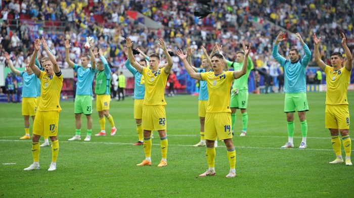 Para pemain Ukraina setelah menang 1-2 atas Slovakia di Euro 2024. Foto: dpa/picture alliance via Getty I/picture alliance