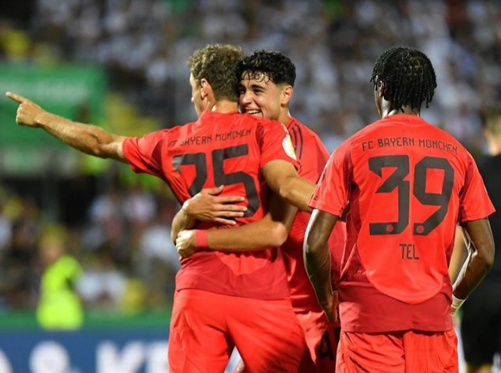 Selebrasi Thomas Muller di laga melawan SSV Ulm, Sabtu (17/08/2024). Foto: Instagram/@fcbayern