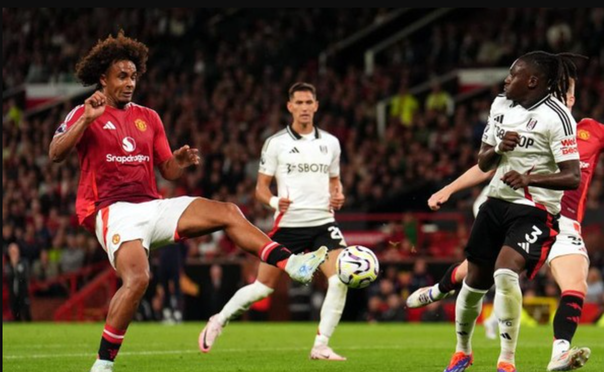 Momen Joshua Zirkzee saat mencetak gol usai mendapat umpan dari Garnacho di laga vs Fulham. Foto: PA Images via Getty Images/Martin Rickett - PA Images