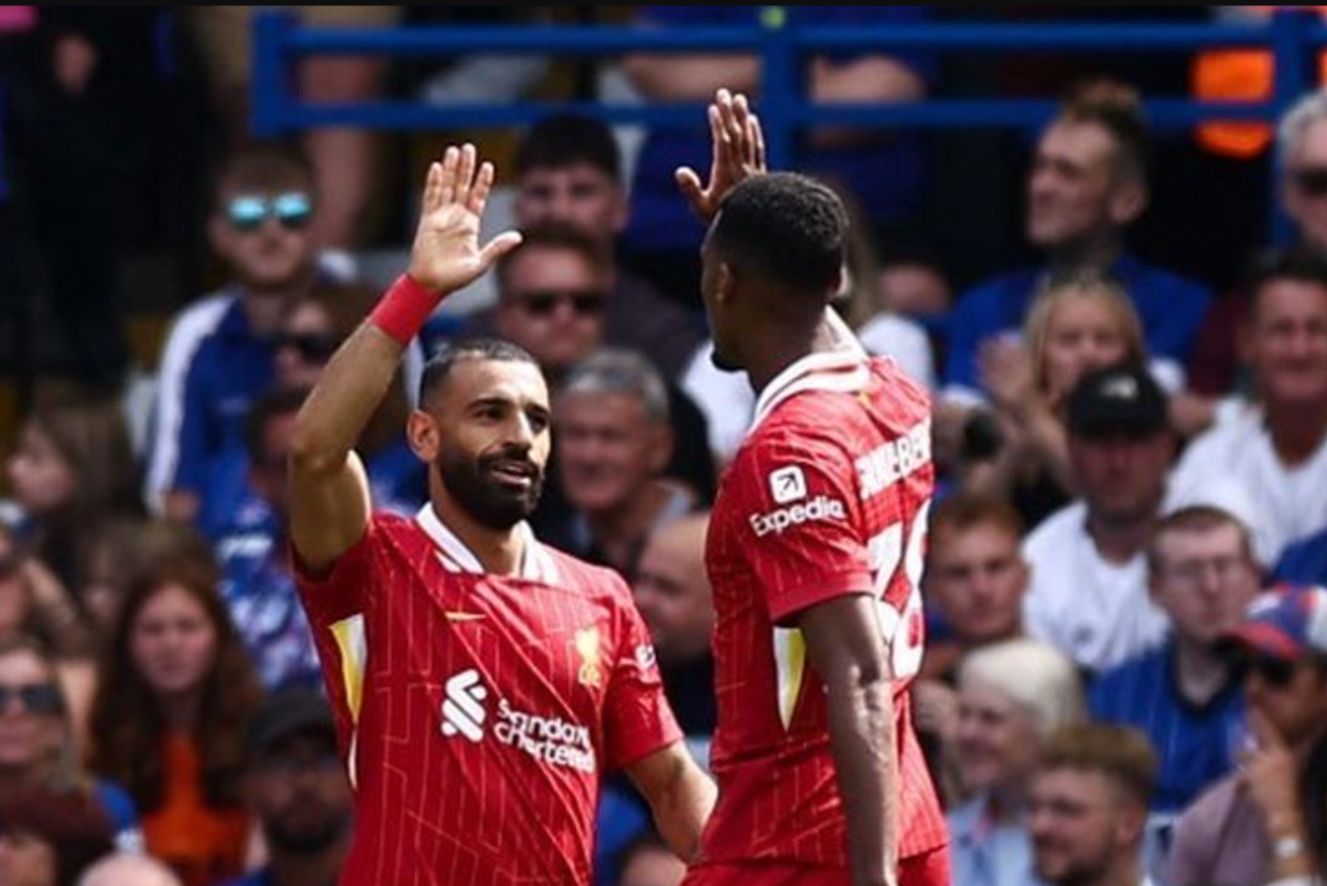 Selebrasi Mohammed Salah usai mencetak gol melawan Ipswich Town. Foto: (AFP/HENRY NICHOLLS)