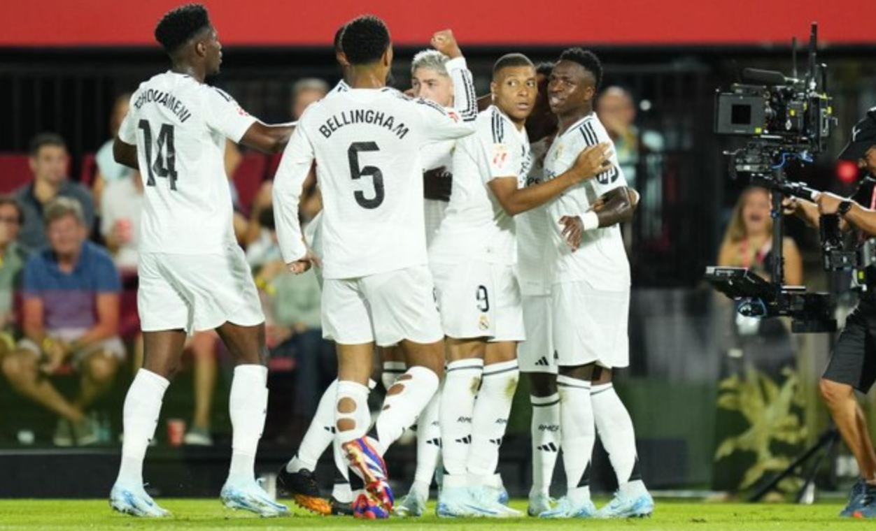 Selebrasi para pemain Madrid setelah gol Rodyrgo. Foto: Jose Hernandez/Anadolu via Getty Images